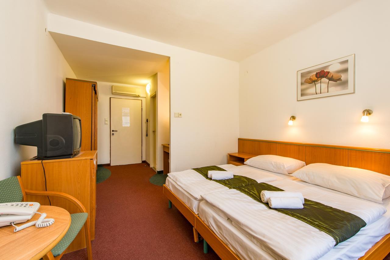 Hotel Griff Βουδαπέστη Εξωτερικό φωτογραφία