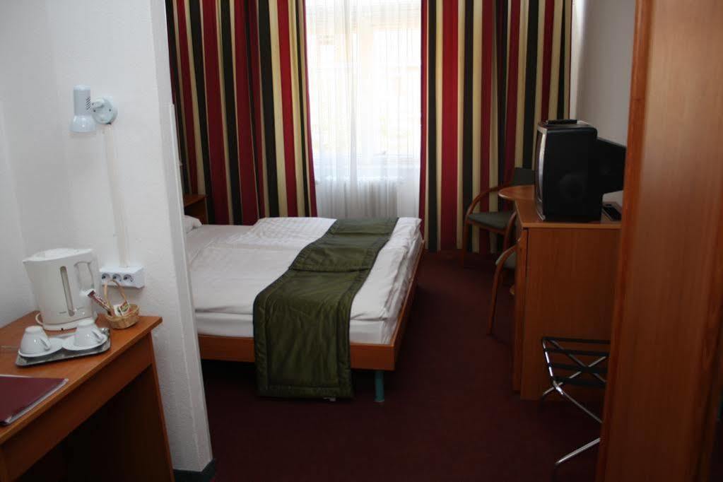 Hotel Griff Βουδαπέστη Δωμάτιο φωτογραφία